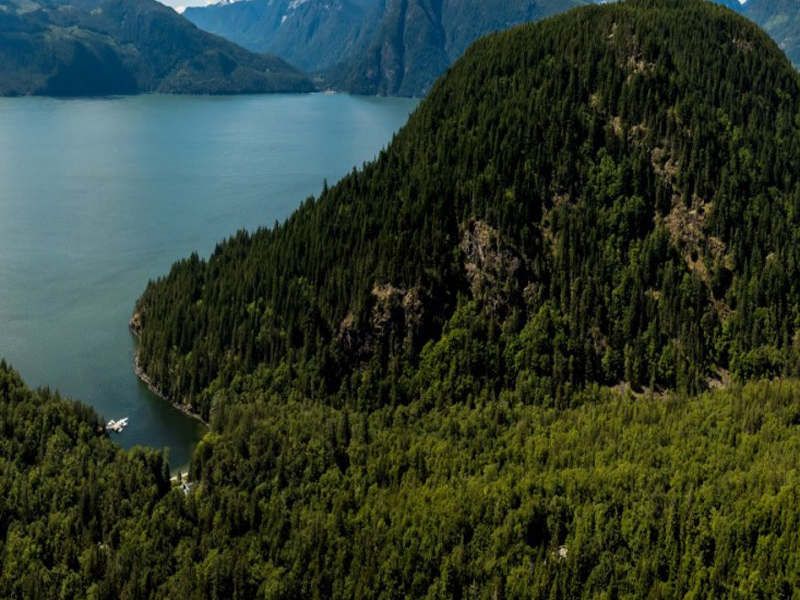 Luxury Waterfront Living in Canada